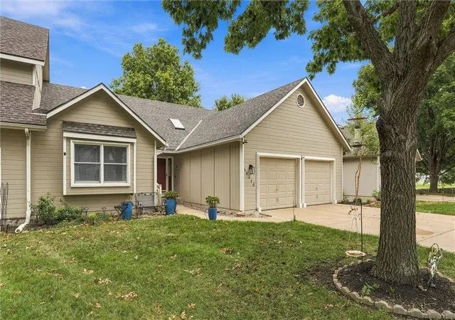 Photo 3 of Sale Pending at 15410 Floyd St, Overland Park, KS 66223 | MLS# 2643381 | Listing updated on 2026-09-26