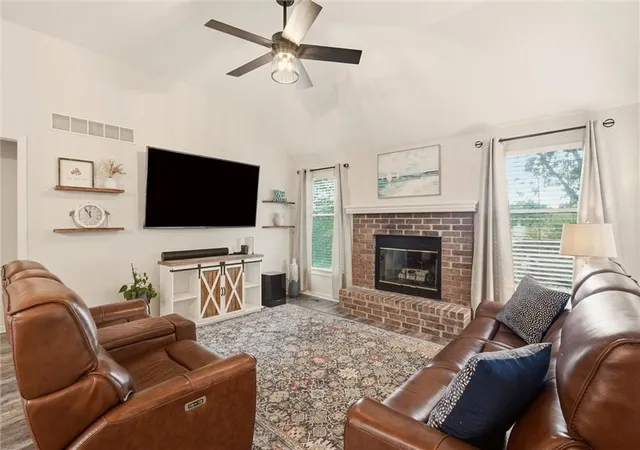 Photo 4 of Sale Pending at 15410 Floyd St, Overland Park, KS 66223 | MLS# 2643381 | Listing updated on 2026-09-26