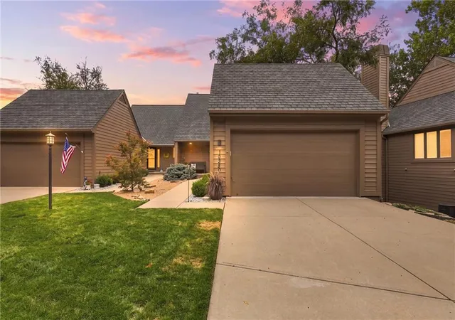 Photo 1 of Sale Pending at 10330 S Clubside Ct, Olathe, KS 66061 | MLS# 2643382 | Listing updated on 2026-10-11