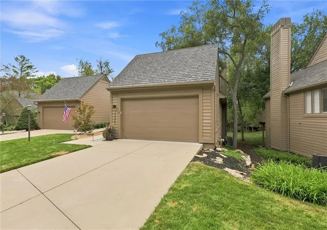 Photo 2 of Sale Pending at 10330 S Clubside Ct, Olathe, KS 66061 | MLS# 2643382 | Listing updated on 2026-10-11
