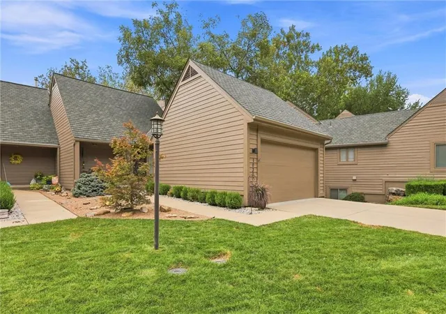 Photo 3 of Sale Pending at 10330 S Clubside Ct, Olathe, KS 66061 | MLS# 2643382 | Listing updated on 2026-10-11