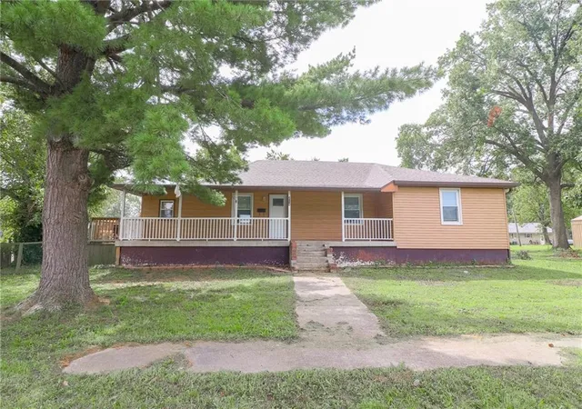 Photo 1 of Single family home for sale at 214 E 1st Street, Appleton City, MO 64724 | MLS# 2643390 | Listing updated on 2026-09-22