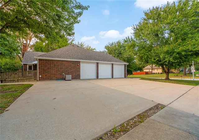 Photo 3 of Sale Pending at 14744 S Village Dr, Olathe, KS 66062 | MLS# 2643391 | Listing updated on 2026-09-28