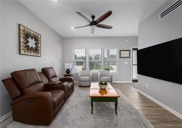 Photo 3 of Single family home for sale at 933 N Cottonwood Ct, Tonganoxie, KS 66086 | MLS# 2643399 | Listing updated on 2026-10-05