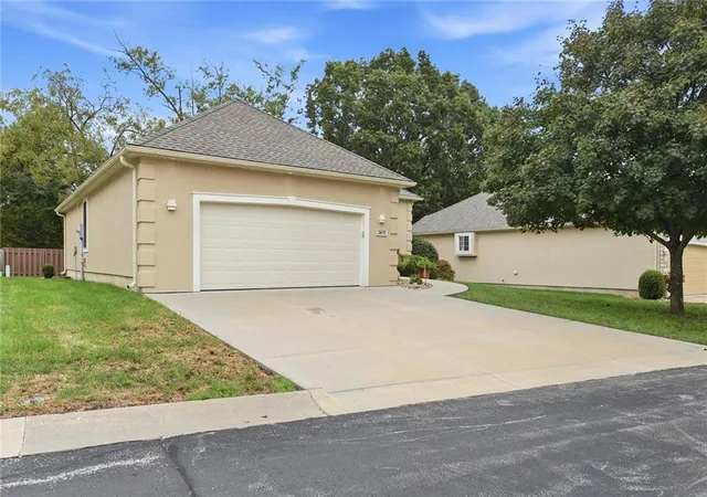 Photo 2 of Sale Pending at 2633 Kensington Pl, Leavenworth, KS 66048 | MLS# 2643400 | Listing updated on 2026-10-07