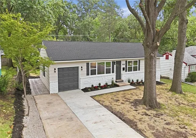 Photo 3 of Single family home for sale at 5600 W 101 Terrace, Overland Park, KS 66207 | MLS# 2643402 | Listing updated on 2026-09-25