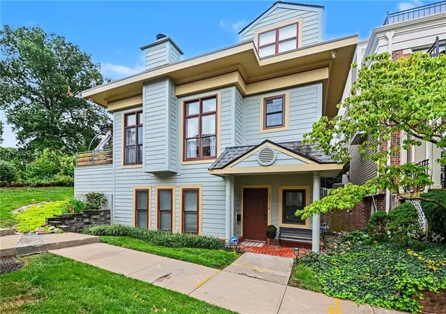 Photo 1 of Single family home for sale at 2941 Grand Ave, Kansas City, MO 64108 | MLS# 2643404 | Listing updated on 2026-10-07