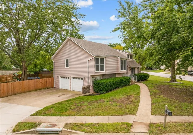 Photo 3 of Single family home for sale at 3712 Christiansen Dr, Blue Springs, MO 64014 | MLS# 2643406 | Listing updated on 2026-10-08