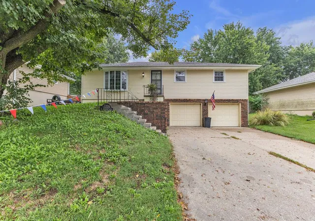 Photo 1 of Single family home for sale at 2209 N Leonard Rd, Saint Joseph, MO 64506 | MLS# 2643407 | Listing updated on 2026-09-26