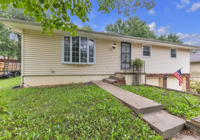 Photo 2 of Single family home for sale at 2209 N Leonard Rd, Saint Joseph, MO 64506 | MLS# 2643407 | Listing updated on 2026-09-26