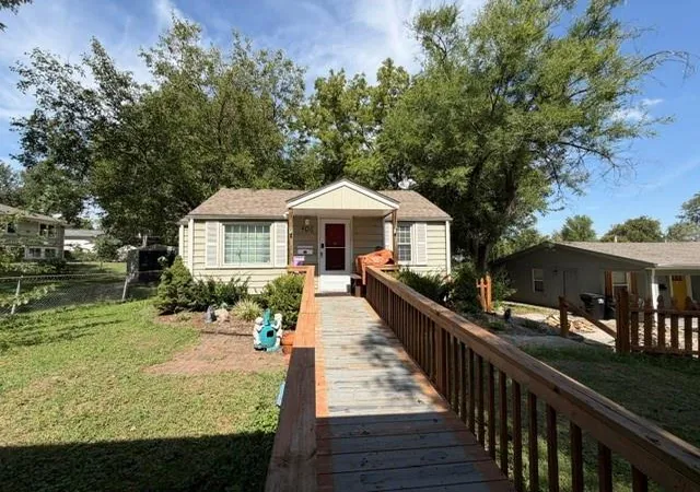 Photo 1 of Single family home for sale at 406 Devon St, Independence, MO 64055 | MLS# 2643410 | Listing updated on 2026-09-23