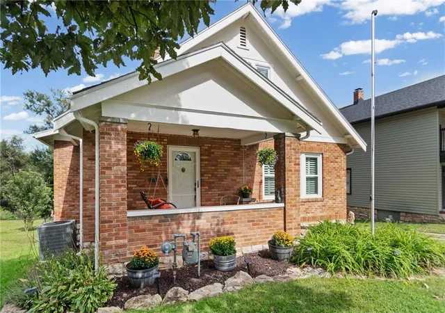 Photo 3 of Single family home for sale at 723 Old Orchard Ave, Excelsior Springs, MO 64024 | MLS# 2643411 | Listing updated on 2026-10-03