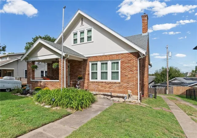 Photo 3 of Single family home for sale at 723 Old Orchard Ave, Excelsior Springs, MO 64024 | MLS# 2643411 | Listing updated on 2026-10-03