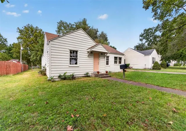 Photo 2 of Single family home for sale at 708 W South St, Harrisonville, MO 64701 | MLS# 2643412 | Listing updated on 2026-10-03
