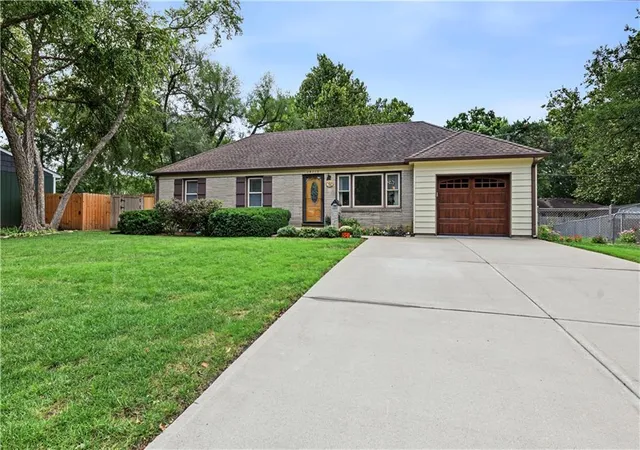 Photo 3 of Sale Pending at 14115 W 93rd Street, Lenexa, KS 66215 | MLS# 2643413 | Listing updated on 2026-09-29