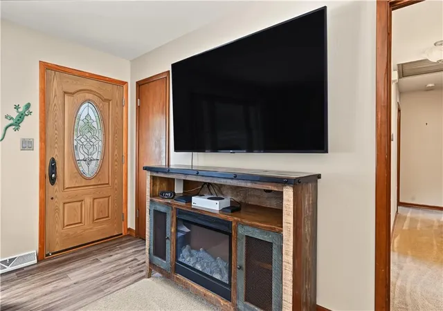 Photo 4 of Sale Pending at 14115 W 93rd Street, Lenexa, KS 66215 | MLS# 2643413 | Listing updated on 2026-09-29