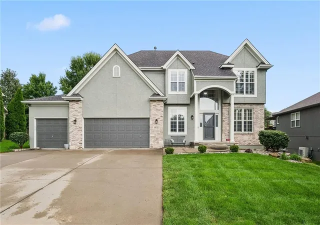 Single family home for sale at 10122 N Lane Dr, Kansas City, MO 64157 | MLS# 2643416
