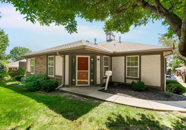 Photo 1 of Condo for sale at 304 E Hansen Ct, Independence, MO 64055 | MLS# 2643417 | Listing updated on 2026-09-23