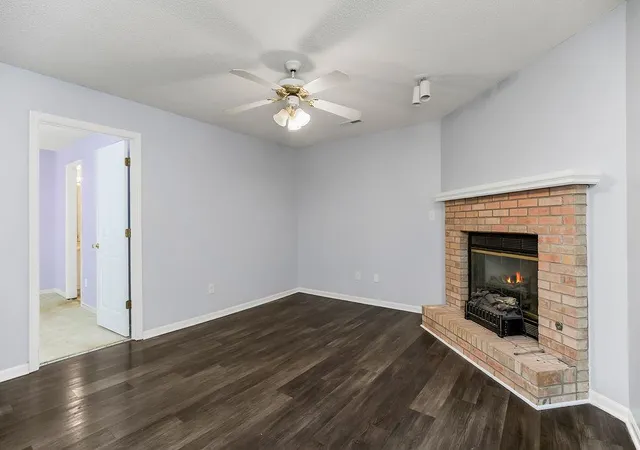 Photo 3 of Condo for sale at 304 E Hansen Ct, Independence, MO 64055 | MLS# 2643417 | Listing updated on 2026-09-23
