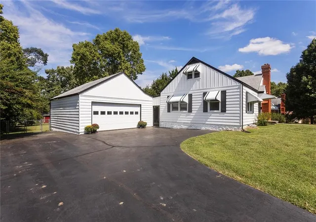 Photo 3 of Sale Pending at 11400 E 78th Street, Raytown, MO 64138 | MLS# 2643419 | Listing updated on 2026-09-25