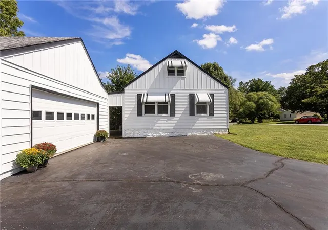 Photo 4 of Sale Pending at 11400 E 78th Street, Raytown, MO 64138 | MLS# 2643419 | Listing updated on 2026-09-25