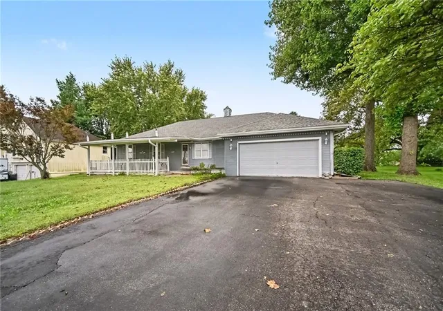 Photo 3 of Sale Pending at 1006 Town And Country Rd, Plattsburg, MO 64477 | MLS# 2643420 | Listing updated on 2026-09-29
