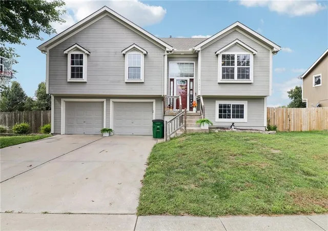 Photo 1 of Single family home for sale at 21322 Pin Oak Ln, Peculiar, MO 64078 | MLS# 2643430 | Listing updated on 2026-10-05