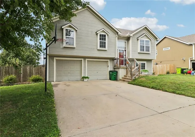 Photo 2 of Single family home for sale at 21322 Pin Oak Ln, Peculiar, MO 64078 | MLS# 2643430 | Listing updated on 2026-10-05