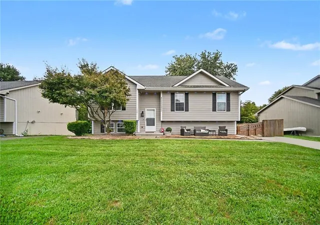 Photo 1 of Single family home for sale at 1001 Ne 194th Terrace, Smithville, MO 64089 | MLS# 2643431 | Listing updated on 2026-09-26
