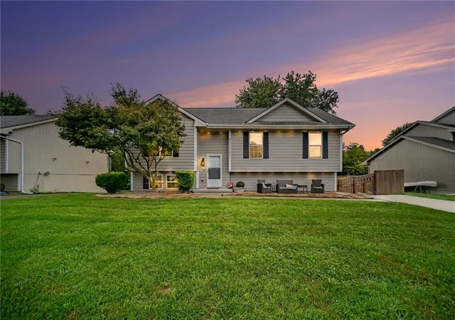 Photo 2 of Single family home for sale at 1001 Ne 194th Terrace, Smithville, MO 64089 | MLS# 2643431 | Listing updated on 2026-09-26