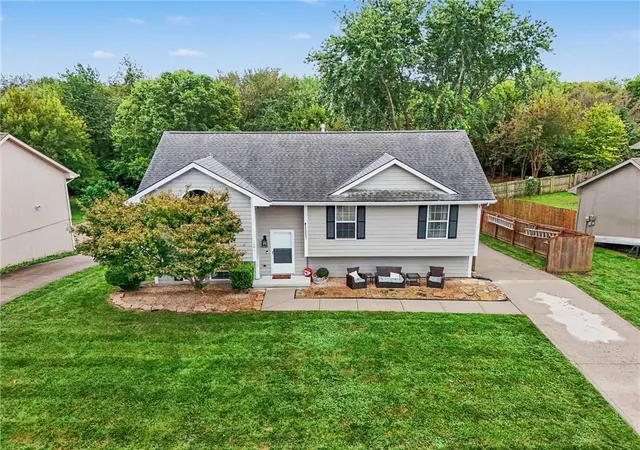 Photo 3 of Single family home for sale at 1001 Ne 194th Terrace, Smithville, MO 64089 | MLS# 2643431 | Listing updated on 2026-09-26