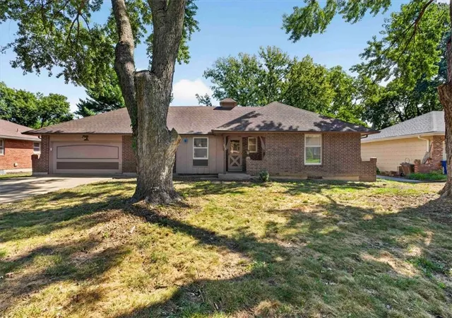 Photo 1 of Single family home for sale at 808 Nw 10th Street, Blue Springs, MO 64015 | MLS# 2643432 | Listing updated on 2026-09-28