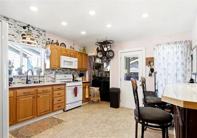 Photo 3 of Sale Pending at 409 Elm St, Perry, KS 66073 | MLS# 2643433 | Listing updated on 2026-10-02