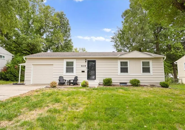 Photo 1 of Sale Pending at 9219 W 100th Street, Overland Park, KS 66212 | MLS# 2643439 | Listing updated on 2026-09-26