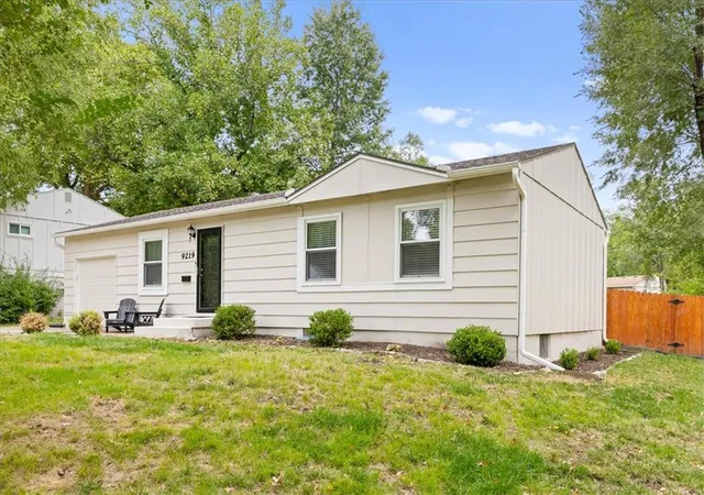 Photo 3 of Sale Pending at 9219 W 100th Street, Overland Park, KS 66212 | MLS# 2643439 | Listing updated on 2026-09-26