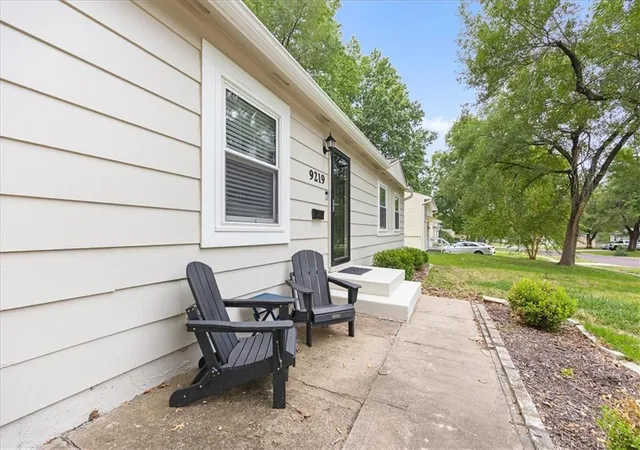 Photo 3 of Sale Pending at 9219 W 100th Street, Overland Park, KS 66212 | MLS# 2643439 | Listing updated on 2026-09-26