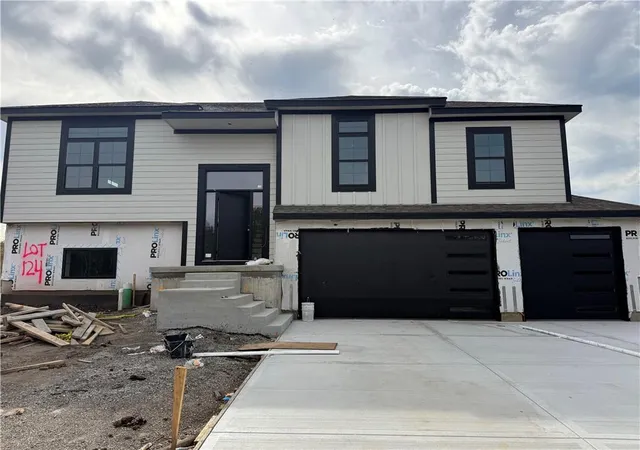 Photo 1 of Single family home for sale at 2129 Deerfield Ter, Liberty, MO 64068 | MLS# 2643442 | Listing updated on 2026-10-19