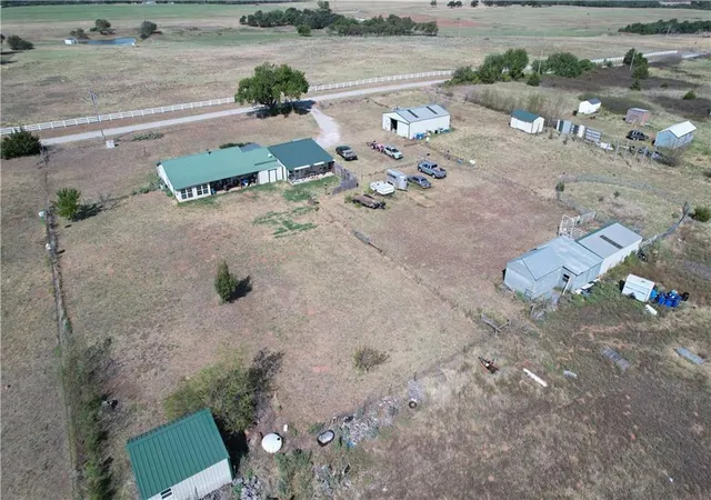 Photo 4 of Single family home for sale at 6214 N Broadway Rd, Guthrie, OK 73044 | MLS# 2643444 | Listing updated on 2026-10-05
