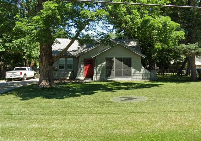 Photo 1 of Sale Pending at 428 E Gudgell Ave, Independence, MO 64055 | MLS# 2643453 | Listing updated on 2026-10-02