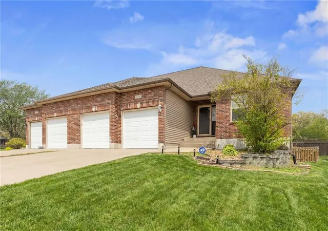 Photo 1 of Sale Pending at 1803 Villa Dr, Warrensburg, MO 64093 | MLS# 2643461 | Listing updated on 2026-10-05