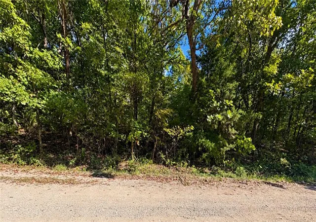 Land for sale at 37 SE Lakeside Dr, La Cygne, KS 66040 | MLS# 2643462