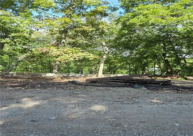 Photo 4 of Land for sale at 41 SE Lakeside Dr, La Cygne, KS 66040 | MLS# 2643470 | Listing updated on 2026-09-27