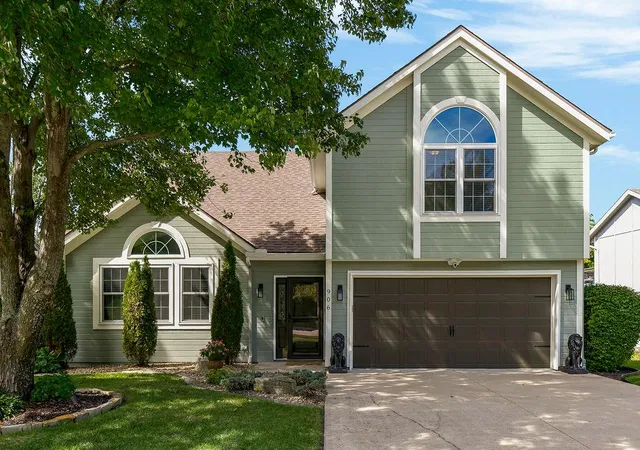 Photo 1 of Sale Pending at 906 16th Avenue S, Greenwood, MO 64034 | MLS# 2643471 | Listing updated on 2026-09-27