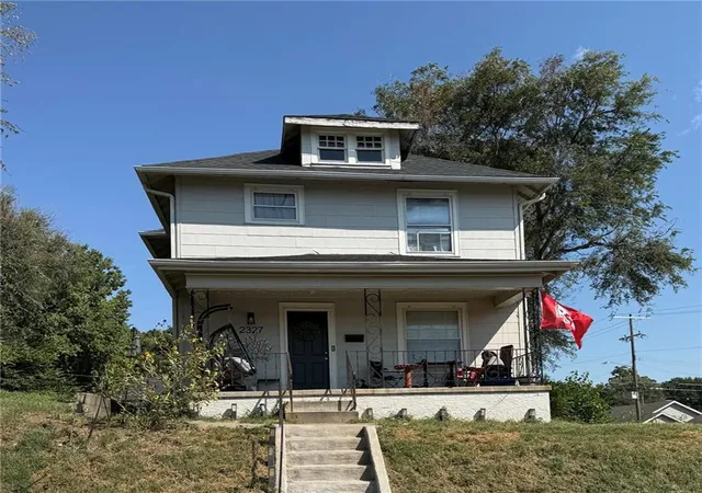 Single family home for sale at 2327 Angelique St, Saint Joseph, MO 64501 | MLS# 2643473