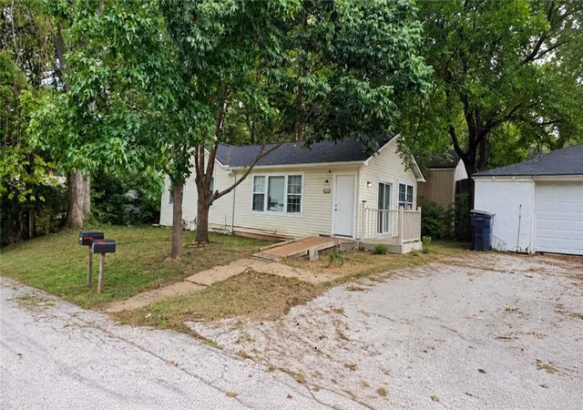Photo 1 of Single family home for sale at 2809 N Spruce Ave, Kansas City, MO 64117 | MLS# 2643474 | Listing updated on 2026-10-18