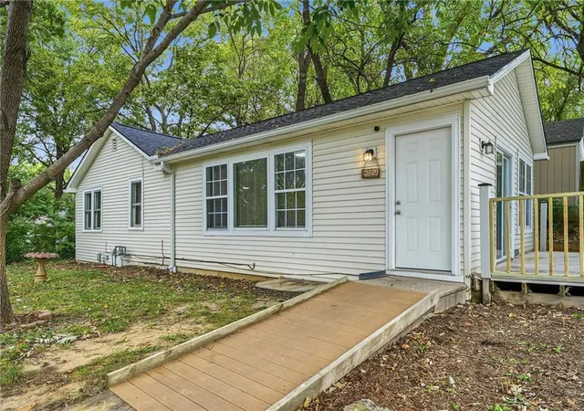 Photo 2 of Single family home for sale at 3809 N Spruce Ave, Kansas City, MO 64117 | MLS# 2643474 | Listing updated on 2026-10-27