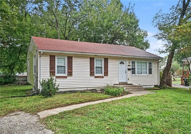 Photo 1 of Sale Pending at 2425 S Lees Summit Rd, Independence, MO 64055 | MLS# 2643486 | Listing updated on 2026-10-08