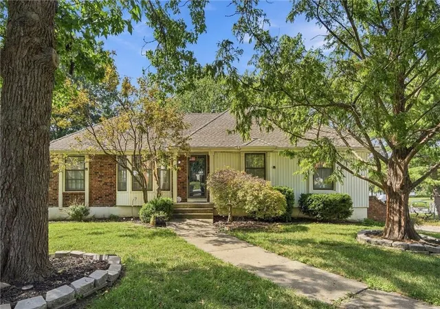 Photo 1 of Sale Pending at 4397 Sw Breezy Point Ln, Lees Summit, MO 64082 | MLS# 2643488 | Listing updated on 2026-09-27