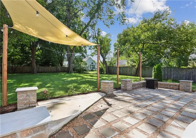 Photo 3 of Sale Pending at 6907 W 77th Terrace, Overland Park, KS 66204 | MLS# 2643490 | Listing updated on 2026-09-27
