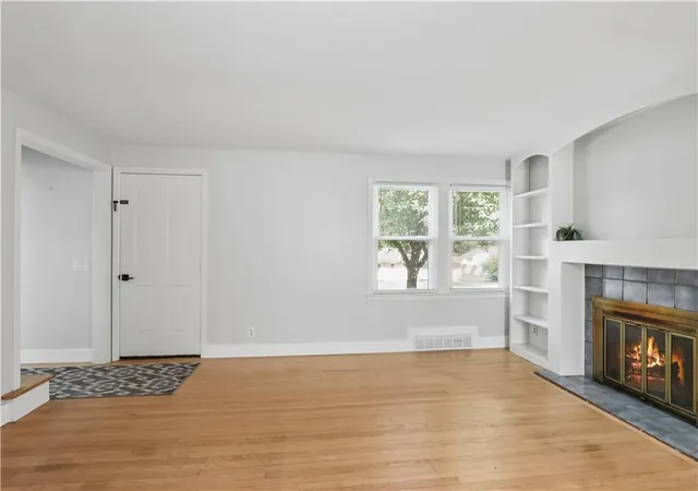 Photo 4 of Sale Pending at 6907 W 77th Terrace, Overland Park, KS 66204 | MLS# 2643490 | Listing updated on 2026-09-27